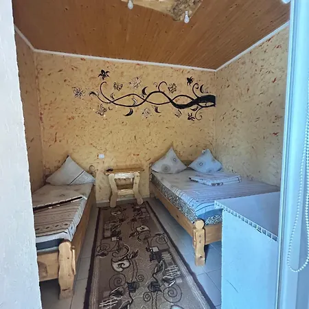 Femeli Hotel Velyatyn